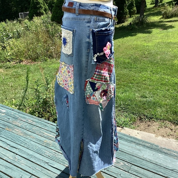 Upcycled denim jean patchwork / button embellished boho cottagecore maxiskirt 29 - Picture 5 of 15